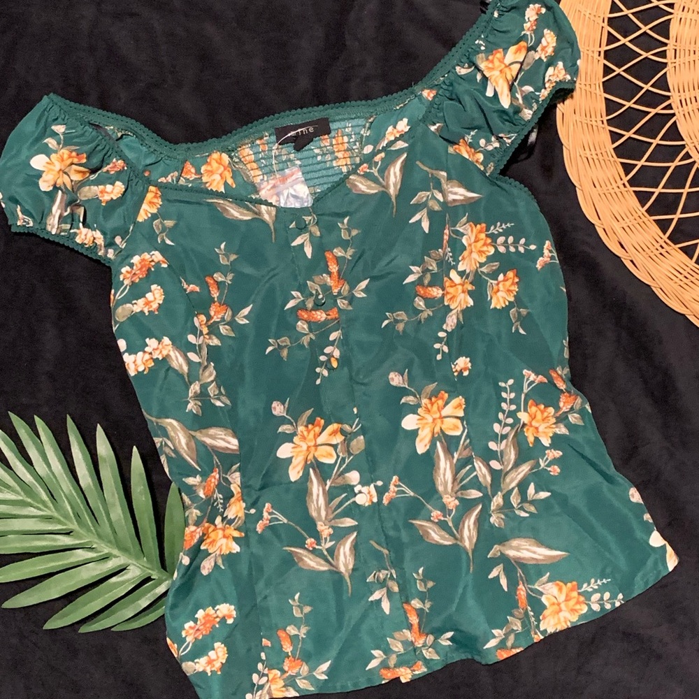 🌺 Mine Green Floral Off the Shoulder Button Up Shirt